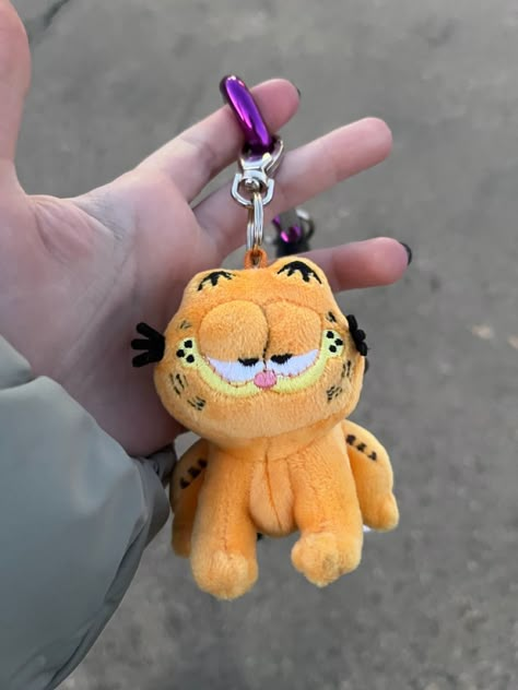 Garfield Keychain, Garfield Aesthetic, Fat Orange Cat, Garfield Pictures, Garfield Images, Garfield Cat, Orange Kittens, Things I Need To Buy, Cocoppa Wallpaper