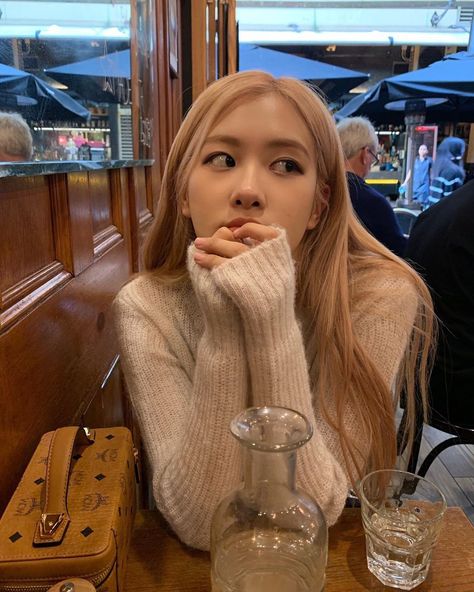 BLACKPINK Pics. on Twitter: "Jennie & Rose updates  #BLACKPINK #Jennie #Rose… " Rosé Girlfriend Material, Rosé Ig, Rosé Instagram Update, Rosé Instagram, Park Rosé, Rose Park, Rose Icon, Rose Photos, Park Chaeyoung