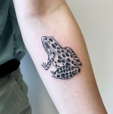 Leopard Frog Tattoo, Black And White Frog Tattoo, Realistic Frog Tattoo, Shh Tattoo, Cheeky Tattoos, Single Tattoos, Print Making Designs, Square Tattoo, Stained Glass Tattoo