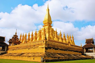 Pha That Luang temple in Vientiane (Laos) is a large golden stupa covered with gold. Pha That Luang monument symbol Vientane. Schedule, ticket price and how to get to the Stupa Pha That Luang Laos Temple, Laos Travel, Vietnam Tours, Elephant Sanctuary, Vientiane, Kayak Trip, Luang Prabang, Beautiful Places To Visit, Dream Destinations