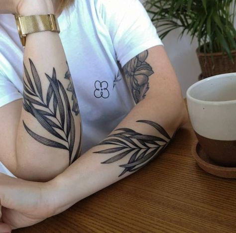 Botanisches Tattoo, Handpoke Tattoo, Perfect Tattoo, Plant Tattoo, Botanical Tattoo, Men Hairstyles, Tattoo Trends, Skin Art, Piercing Tattoo