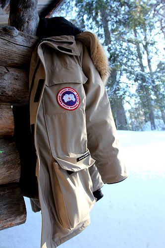 Ski slope essentials Canada Goose Jacket #canadagoose Valentino Rockstud, Jairzinho, Eclectic Fashion, Kinds Of Shoes, Traditional Christmas, Old Hollywood Glamour, Fancy Pants, Up Girl, Style Profile