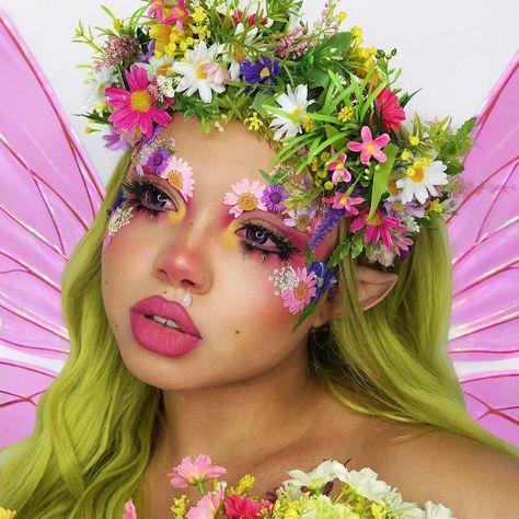 Spring Fantasy Makeup, Creative Flower Makeup Looks, Flower Clown Makeup, Flower Eye Makeup Looks, Hada Makeup, Garden Hairstyles, Fairy Fantasy Makeup, Drag Make-up, Creepy Halloween Makeup