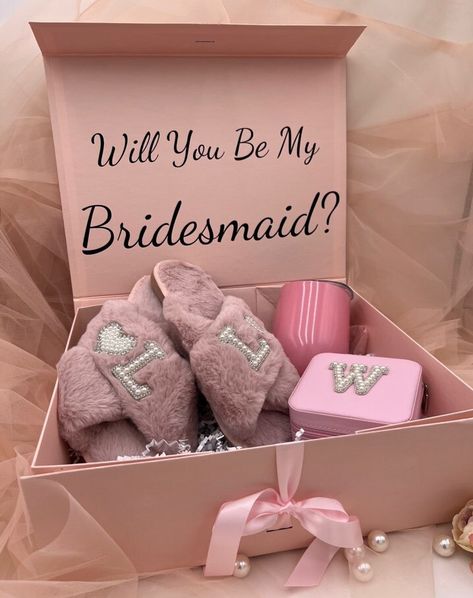 Bridesmaid Proposal Box Winter, Bachelorette Gift Box, Red Bridesmaid Proposal Boxes, Bridesmaid Proposal Perfume, Bridesmaid Proposal Clear Box Ideas, Clear Box Bridesmaid Proposal, Bridesmaid Proposal Box Ideas, Cross Slippers, Bridal Gift Box