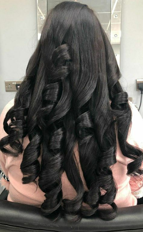 Big Curls For Long Hair, Ringlets Hair, Nature Women, Puffy Hair, Long Shiny Hair, Big Bun Hair, Extremely Long Hair, Vintage Waves, Jet Black Hair