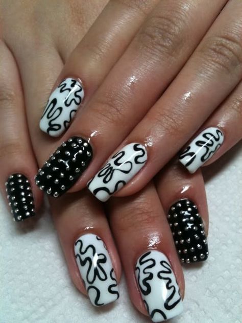 Rock Concert Nails, Design Natural Nails, Black And White Nail, Crackle Nails, Black And White Nail Designs, Concert Nails, Studded Nails, White Nail Art, White Nail Designs