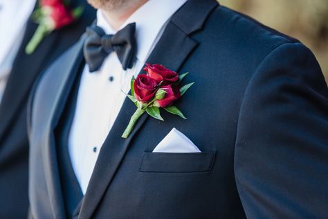 Classic red rose boutonniere on the lapel of a black tux. | Villa Siena | Leslie Ann Photography #villasiena #weddingvenue #arizonawedding #gilbertarizona #boutonniere Red Rose Boutonniere, Prom Flowers Bouquet, Prom Boutonniere, Prom Flowers Corsage, Dance Flowers, Prom Bouquet, Villa Siena, Boutonnieres Prom, Groom And Groomsmen Suits