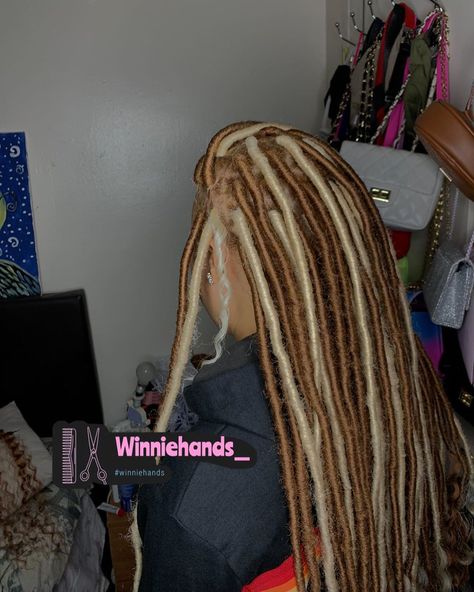 27 And 613 Faux Locs, Brown And Blonde Soft Locs, Light Brown Faux Locs, Brown And Blonde Locs, Blonde Soft Locs, Blonde Butterfly Locs, Honey Blonde Faux Locs, Faux Locs Blonde, Red Roots