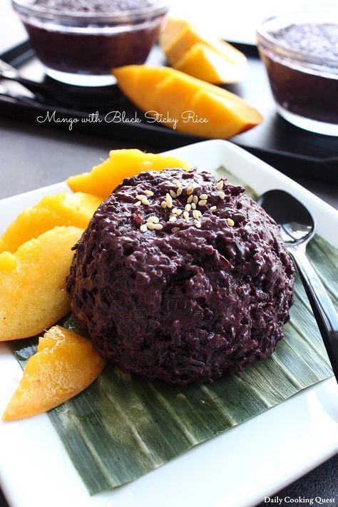 This is the dessert that come to my mind when someone mentions a Thai dessert. The sweet sticky rice that has been cooked with coconut milk, served with mango… Black Sticky Rice Recipe, Ramadan Photoshoot, Sticky Rice Cake Recipe, Authentic Desserts, Black Sticky Rice, Mango Sticky Rice Recipe, Cooking With Coconut Milk, Mango Slices, Sweet Sticky Rice