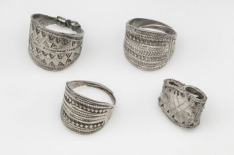 Rings. Silver.  Hoard find, Rone, Gotland, Sweden. SHM 16477.  In the Historiska Museet, Stockholm. Ragnar Vikings, Historical Viking, Viking Jewellery, Viking Reenactment, Viking Life, Ancient Jewellery, Norse Jewelry, Viking Culture, Viking Ring