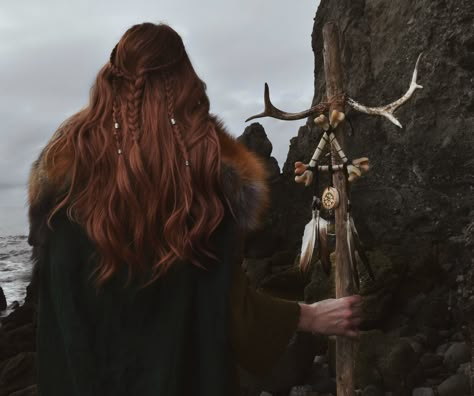 Viking Oc, Viking Aesthetic, Medieval Aesthetic, Claire Fraser, Dragon Trainer, Sansa Stark, Iron Age, Jamie Fraser, Fantasy Aesthetic