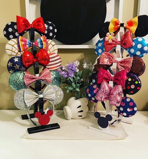 Disney Ear Holder, Casa Disney, Diy Disney Ears, Disneyland Ears, Diy Mickey Ears, Disney Room Decor, Disney Mouse Ears, Disney Minnie Mouse Ears, Disney Headbands