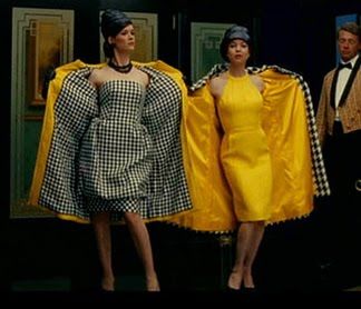 Sarah Paulson and Renee Zellweger in "Down With Love." The Gene dolls should have had something like this ... Down With Love, Renee Zellweger, Sarah Paulson, Swinging Sixties, Vogue Pattern, Movie Fashion, Movie Costumes, Love Movie, Frank Sinatra