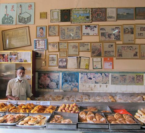 Salahuddin Bakery in Johor Bahru Old Town (Near City Square) Indian Bakery, Indie Cafe, Indian Cafe, Curry Puffs, Ae Dil, City Square, Indian Theme, Halal Recipes, Artisan Food