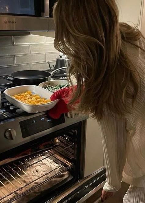 Housewife Aesthetic Instagram, Woman Baking Aesthetic, Aesthetic Housewife, Home Cooked Meals Aesthetic, Stay At Home Wife Aesthetic, Who Let Him Cook, Home Cooking Aesthetic, Waitress Aesthetic, Homemaker Aesthetic