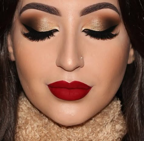 Red Lipstick Makeup Looks, Soft Eye Makeup, Indian Bride Makeup, Red Lipstick Makeup, Bridal Eye Makeup, Formal Makeup, Red Lip Makeup, Eye Makeup Pictures, Cool Makeup Looks