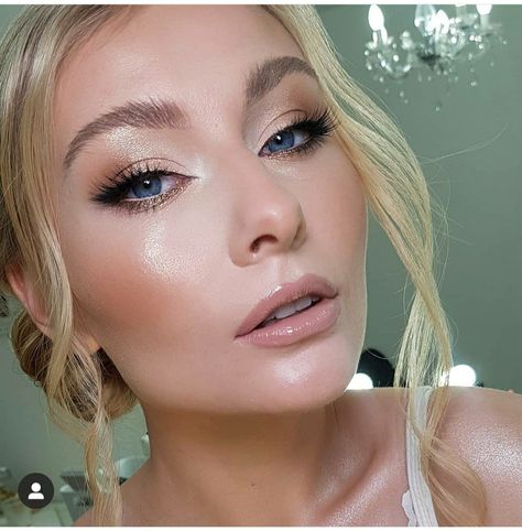 Simple Wedding Makeup Winged Liner, Dewy Makeup Bridesmaid, Bridal Angel Makeup, Angel Bridal Makeup, Bridal Makeup Winged Liner, Ethereal Bridal Makeup, Photoshoot Makeup Ideas Natural, Dewy Bridal Makeup, Bachelorette Makeup