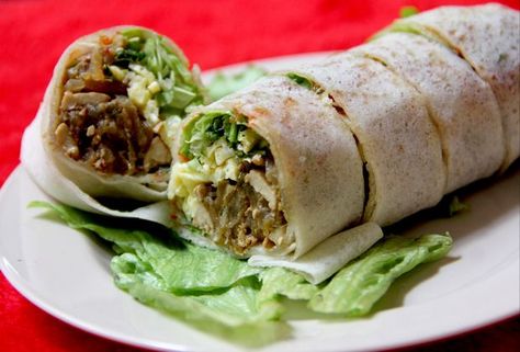 Popiah Tomato Chicken Salad, Wrap Chicken, Chicken Blt, Salad Wrap, Chicken Salad Wrap, Tomato Chicken, Chicken Wrap, Salad Wraps, Chicken Avocado