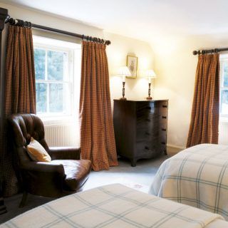 Take a tour around a Scottish Highland retreat | Ideal Home Scottish Bedroom, Scottish Interiors, Scottish Decor, Country Decor Diy, Drapes And Curtains, Living Room Decor Country, Scottish Homes, Beautiful Home Gardens, Bedroom Drapes