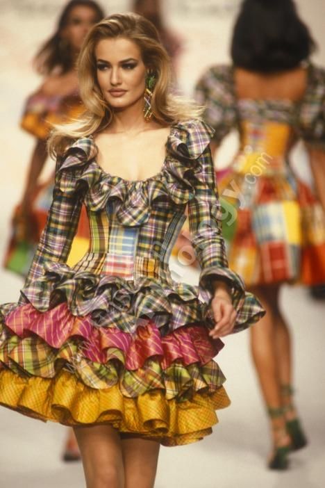 ARCHIVE,FASHION SHOW,FASHIONANTHOLOGY,FEMME,HISTORY,READY TO WEAR,WOMEN Vivienne Westwood Fashion, 90s Runway Fashion, Runway Fashion Couture, Gaun Fashion, Mode Inspo, Looks Chic, Runway Models, Mode Inspiration, Fashion Sketches