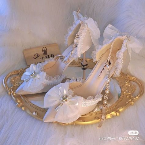 Fancy Shoes Aesthetic, Manhwa Heels, Fancy Wedding Shoes, Kasut Pengantin, Heels Korean, Sepatu Platform, Aesthetic Heels, Princess Heels, Fairy Shoes