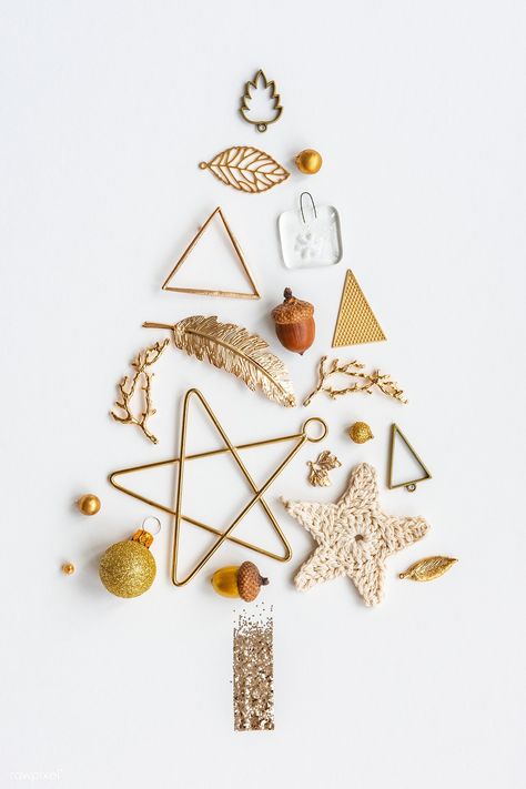 Christmas Tree With Gold Ornaments, Making A Christmas Tree, Christmas Tree Making, Christmas Flatlay, Christmas Tree With Presents, Cute Christmas Decorations, Gold Christmas Ornaments, Jewelry Photography Styling, Christmas Postcards