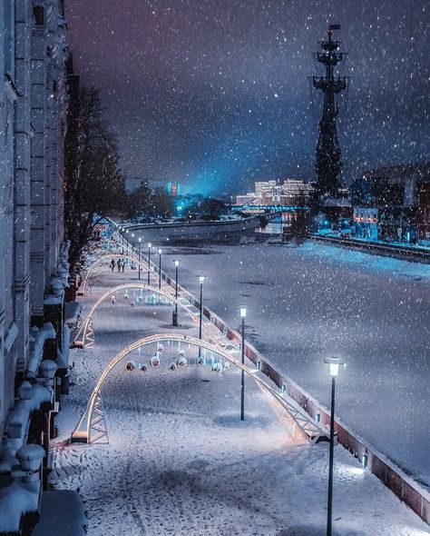 Moscow Looks Like A Fairytale During Winter And I Captured It's Beauty In 28 Photos Life In Russia, North Asia, Magical City, Russian Winter, Cute Blue Wallpaper, Winter City, Fairytale Photography, Beautiful Landscape Wallpaper, Interesting History