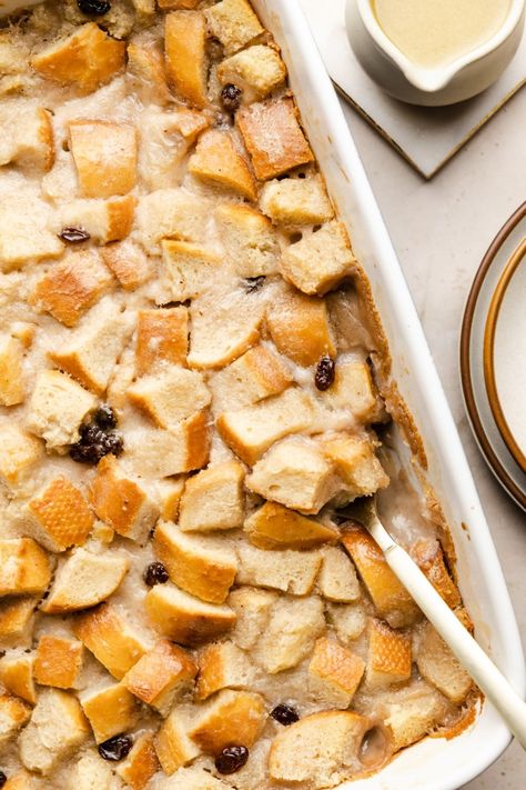 A scoop of this bourbon glaze-covered Vegan Bread Pudding is sure to make your day better! It’s a soft on the inside, crisp on the outside dessert that’s easy to make and very decadent. You won’t even notice it’s dairy and egg free! Christmas Bread Pudding, Vegan Bread Pudding, Pineapple Bread Pudding, Bread Pudding Recipe Easy, Holiday Recipes Christmas Desserts, Mousse Trifle, Bread Pudding Dessert, Pudding Desserts Recipes, Vegan Bread Recipes