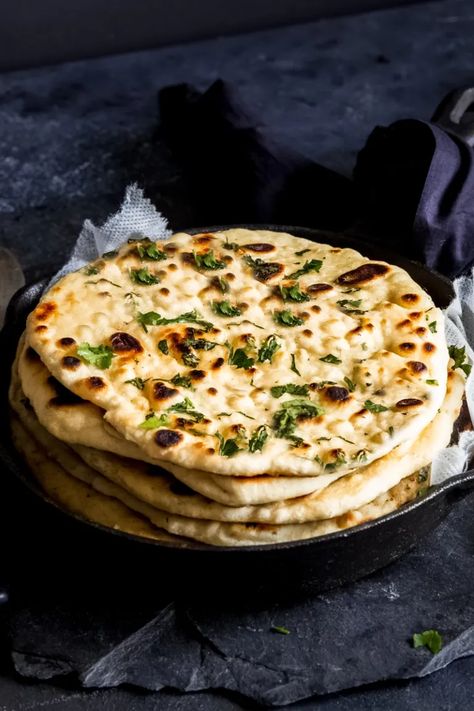 stack of garlic naan No Yeast Naan, Naan Garlic, Garlic Naan Bread Recipe, Nan Recipe, Garlic Naan Bread, Hotel Pics, Garlic Naan Recipe, Naan Bread Recipe, Indian Flatbread