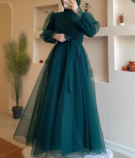 Simple Long Dress, Party Wear Gowns, Long Frock Designs, Soiree Dresses, Simple Frocks, Gowns Dresses Elegant, Mode Abaya, Dress Muslim, Modest Dresses Casual