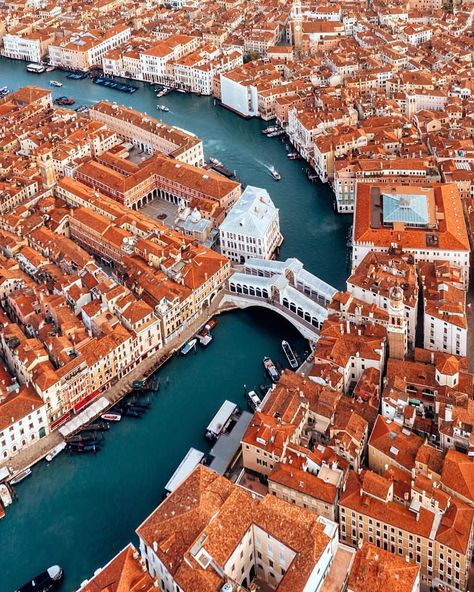 Venice birds eye view Filmy Vintage, Visit Venice, Explore Italy, Italy Tours, Italy Photo, Birds Eye View, Best Cities, Venice Italy, Puglia