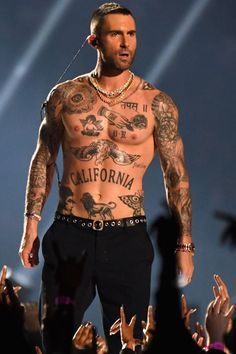 Adam Levine Tattoos, Tattoos Torso, Bodybuilding Tattoo, Man With Tattoos, Tattoo Homme, Tatted Men, Torso Tattoos, Men Tattoos, Chest Tattoo Men