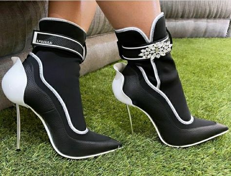 Classy Boots, Fancy Boots, Chinese Letters, Fly Boots, Basic Boots, Buckles Fashion, Chic Shoes, Stiletto Boots, Fresh Kicks