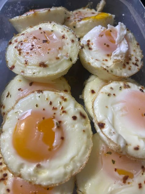 Just the Egg muffins Egg Muffins Recipe, Points Recipes, Egg Muffins, Food Club, Breakfast Options, Easy Delicious Recipes, Muffin Tin, Ww Recipes, The Egg