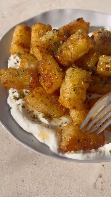 HONEY BUTTER POTATO GEMS 🍯 Furikake Recipe, Buttered Potatoes Recipe, Potato Gems, Butter Potatoes, Potato Snacks, Potato Recipes Side Dishes, Quick Healthy Meals, Honey Butter, Instagram Food