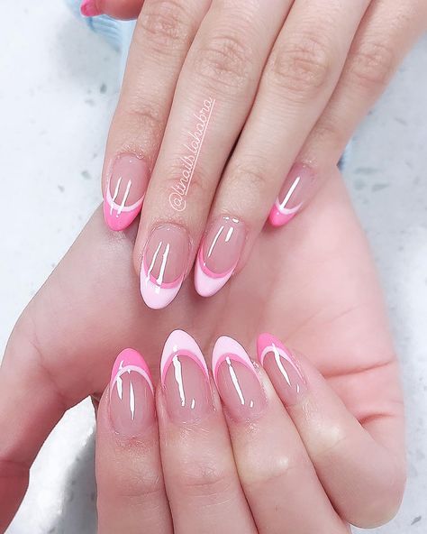 Almond Shape Dip Nail Designs, Cute Almond Nails Design Pink, Pink French Tip Nails Almond Valentines, Pink Sparkly French Tip Nails Almond, Cute Almond Nails Pink, French Tip With Pink Line, Pink Round Nails Design, Pink Tip Almond Nails, Pink Formal Nails