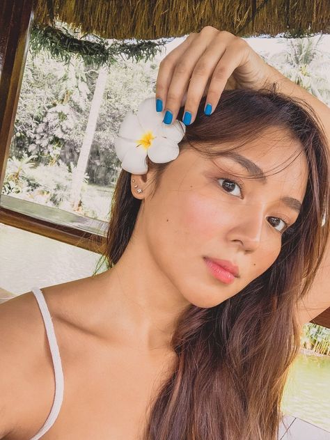 Ali on Twitter: "KATHRYN BERNARDO WEARING CLOTHES OF HER CHOICE  A thread:… " Kathryn Bernardo Beach Outfit, Kathryn Bernardo Beach Photos, Kathryn Bernardo Hairstyle, Kathryn Bernardo Photoshoot, Kathryn Bernardo Outfits, Filipino Celebrities, Local Port, Ig Poses, Double Ear Piercings