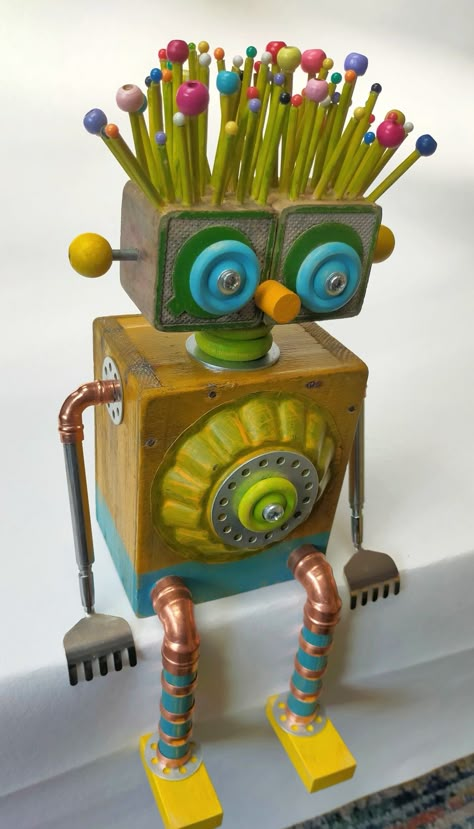 Lee Nicholls Sculpture Upcycled Art Ideas, Trash Sculpture Recycled Art, Assemblage Art Sculpture, Found Object Sculpture, Recycle Sculpture, Robot Craft, Recycled Robot, Assemblage Art Dolls, Sculpture Lessons