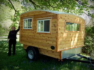 Home Made Camper Trailer, Tiny Camper Trailer, Camping Trailer Diy, Small Camper Trailers, Homemade Camper, Diy Camper Trailer, Trailer Diy, Tiny Trailers, Tiny Camper