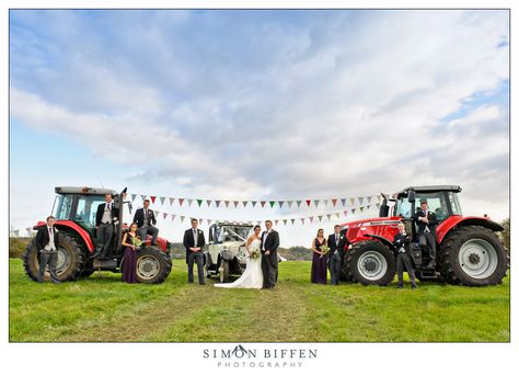 Tractor & bunting - wedding creative group shot - Simon Biffen Photography Tractor Wedding, Farmer Wedding, Wedding Group Photos, Engagement Photos Country, Funny Wedding Photos, West Wedding, Marquee Wedding, Cute Wedding Ideas, Western Wedding