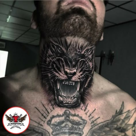 Owl Neck Tattoo, Back Of Neck Tattoo Men, Tato Realis, Front Neck Tattoo, Full Neck Tattoos, Best Neck Tattoos, Throat Tattoo, Back Of Neck Tattoo, Half Sleeve Tattoos For Guys