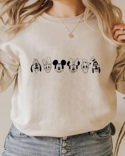 Disney Mom And Me Outfits, Trendy Disney Shirts, Disney Hoodies Family, Diy Disney Sweatshirts, Diy Disney Shirts For Family, Disneyland Mom Outfit, Diy Disney Clothes, Disney Outfits Matching, Disney Outfits Mom