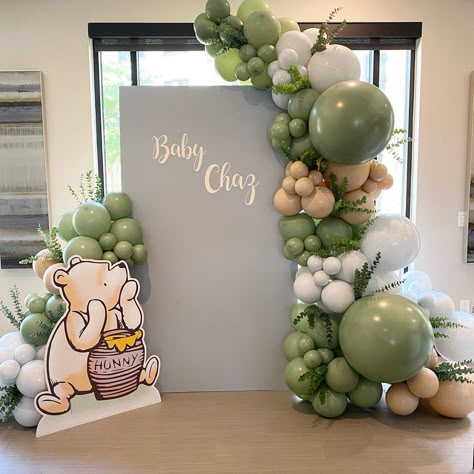 Winnie The Pooh Outdoor Decor, Winnie The Pooh Diy, Sage Birthday, Baby Shower Balloon Arch, First Birthday Balloons, Baby Shower Sweets, Pooh Birthday, Balloon Garland Diy, Green Birthday