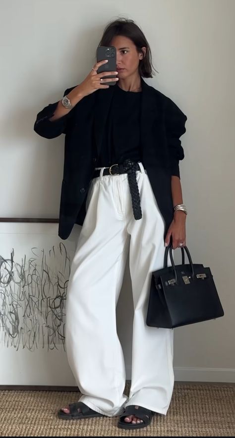 Streetstyle Fashion Week, Fashion Week 2024, Black White Outfit, Dressy Casual Outfits, Business Casual Outfits For Work, Streetstyle Fashion, Minimal Outfit, Classy Casual Outfits, Business Dresses