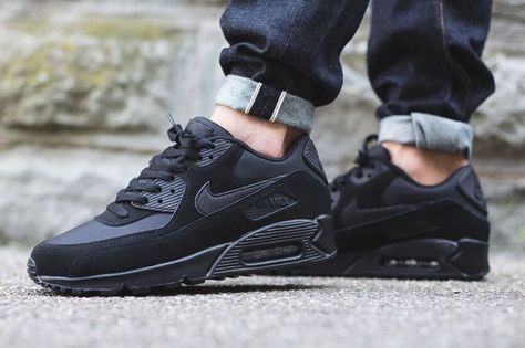 NIKE AIR MAX 90 (TRIPLE BLACK) - Sneaker Freaker Air Max Outfit, Air Max 90 Black, Black Outfit Men, Nike Air Max 2016, Nike Air Max Mens, Nike Free Runners, Ankle Sneakers, Air Max 90 Premium, Sneaker Boutique