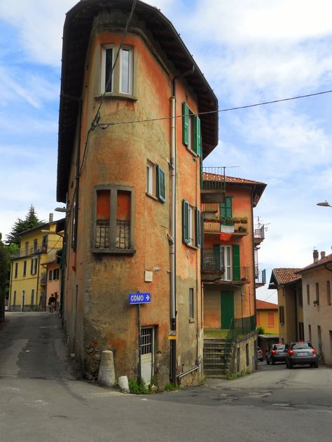 Exterior Illustration, Building Photography, Watercolor Architecture, Interesting Buildings, Como Italy, Building Structure, Architecture Exterior, Urban Sketching, Old Building