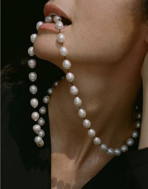 Pearl Necklace Aesthetic, Pearls Aesthetic, Pearl Aesthetic, Pearls Photography, White Choker, Jewelry Editorial, Chanel Pearls, Pearl Necklace Vintage, Sophie Buhai