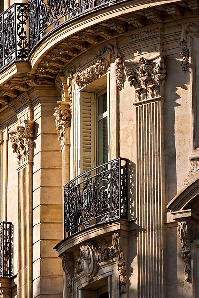 Détail d'un balcon d'un immeuble bourgeois, Paris Parisian Balcony, Grand Architecture, Paris Balcony, Paris Buildings, Paris Flat, Paris Rooftops, Parisian Architecture, Mansion Exterior, Architecture Classic