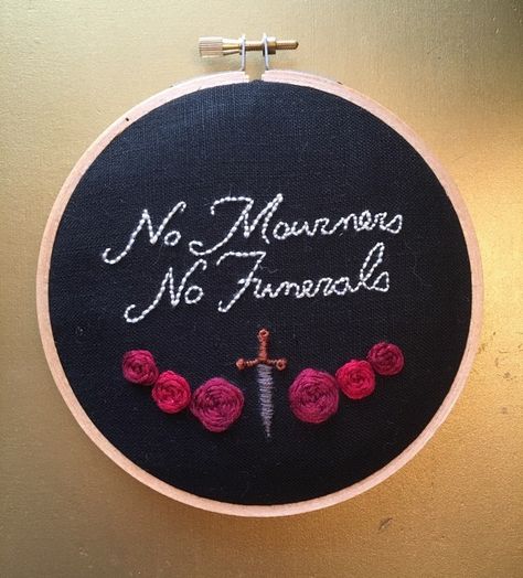 Acotar Embroidery Designs, Six Of Crows Embroidery, No Mourners No Funerals, Faith Crafts, Tapestry Crochet Patterns, Surface Decoration, Six Of Crows, Diy Crafts To Do, Simple Embroidery