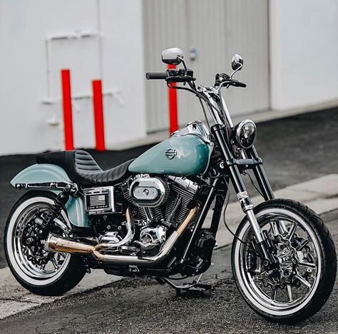 Dyna Club Style, Harley Street Bob, Custom Motorcycle Paint Jobs, Custom Motorcycles Harley, Custom Paint Motorcycle, Cool Motorcycle Helmets, Honda Super Cub, Motorcycle Paint Jobs, Custom Sportster